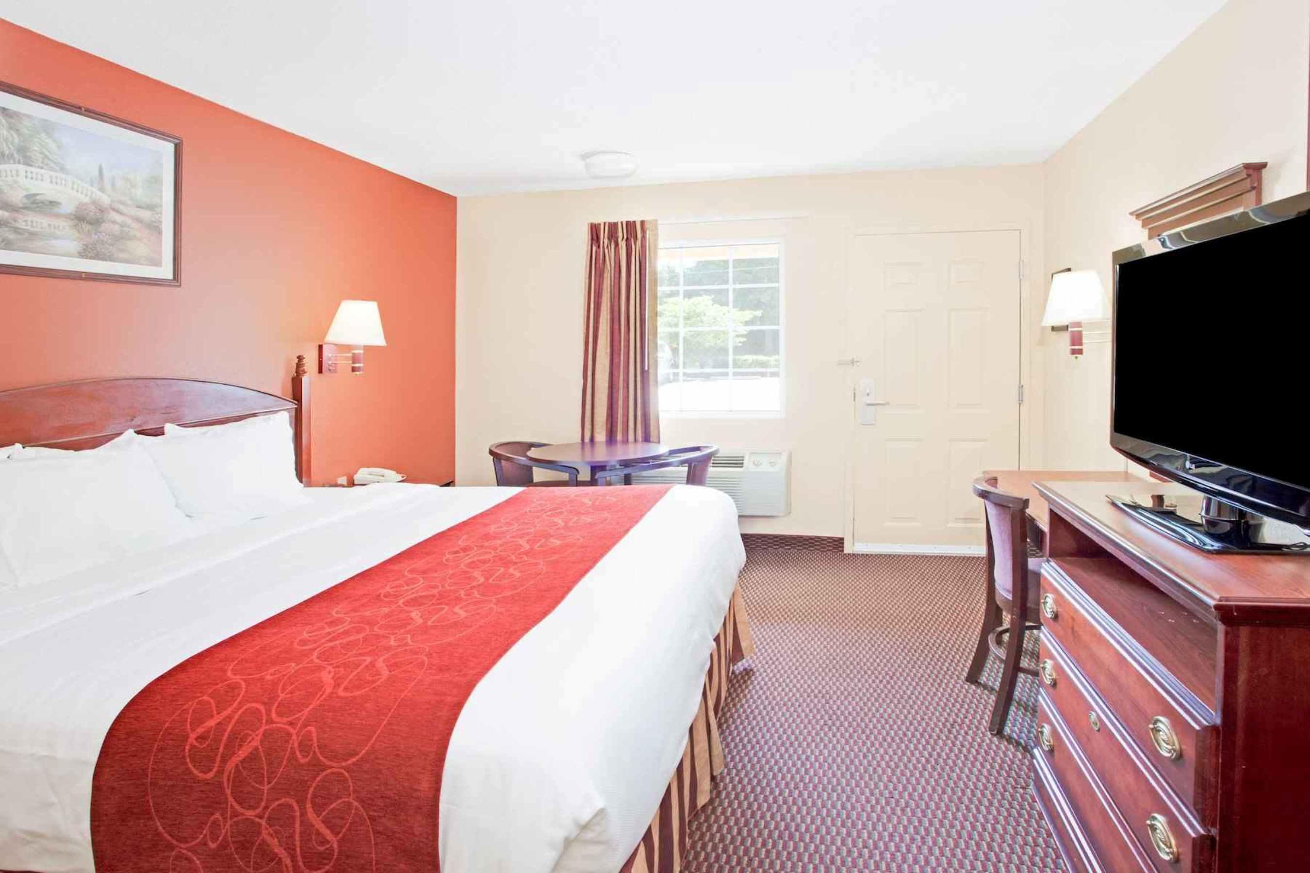 Econo Hotel 2*