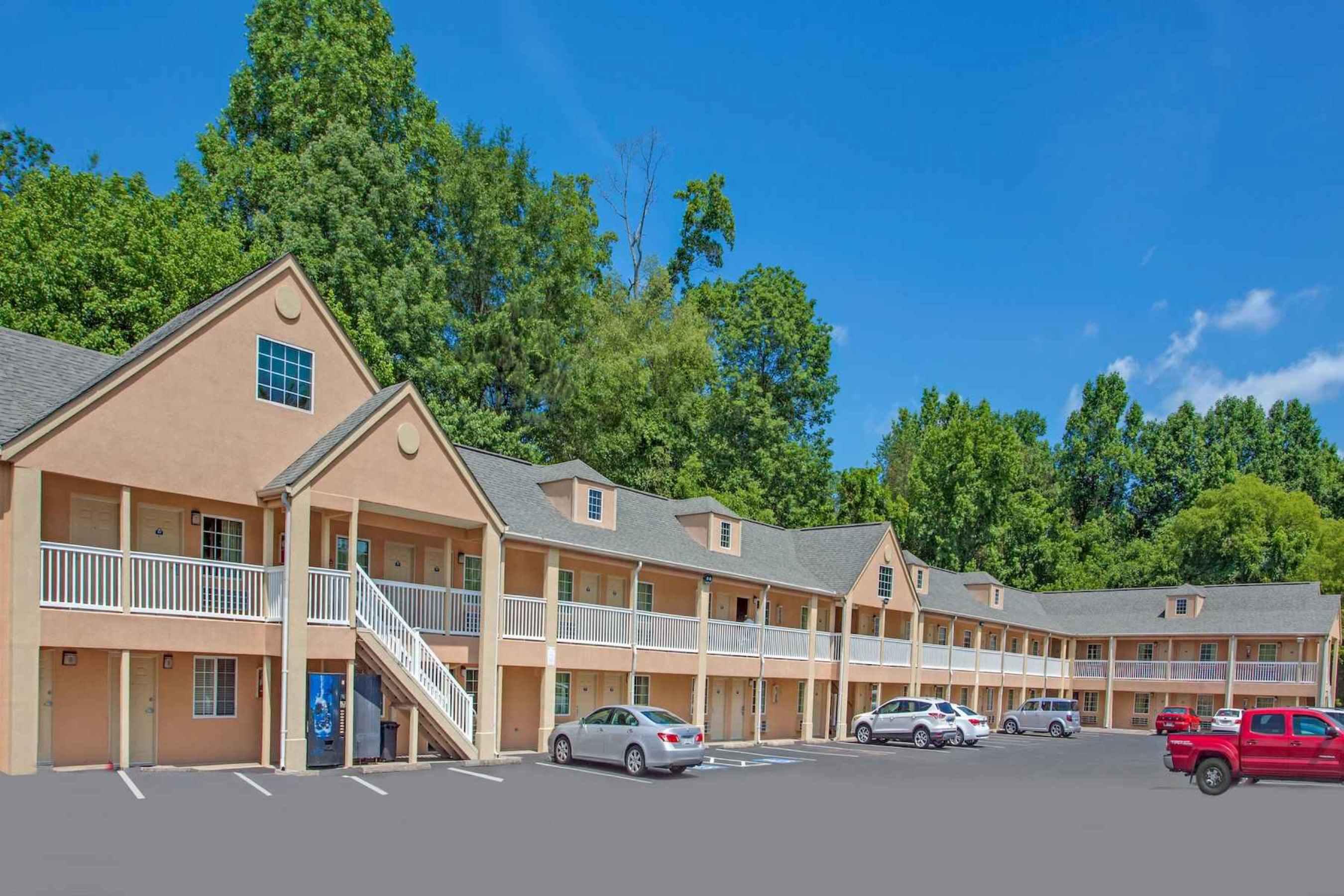 Hotel Econo Canton