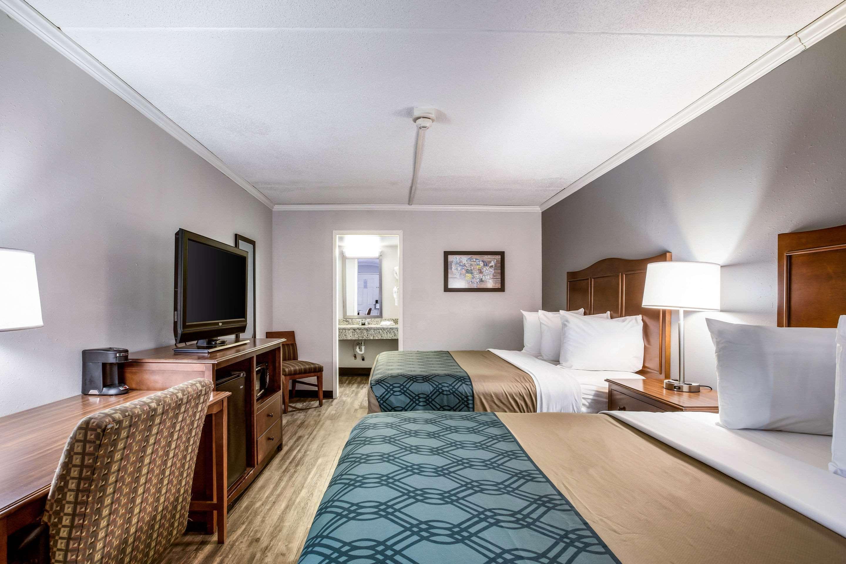 Econo Hotel 2*