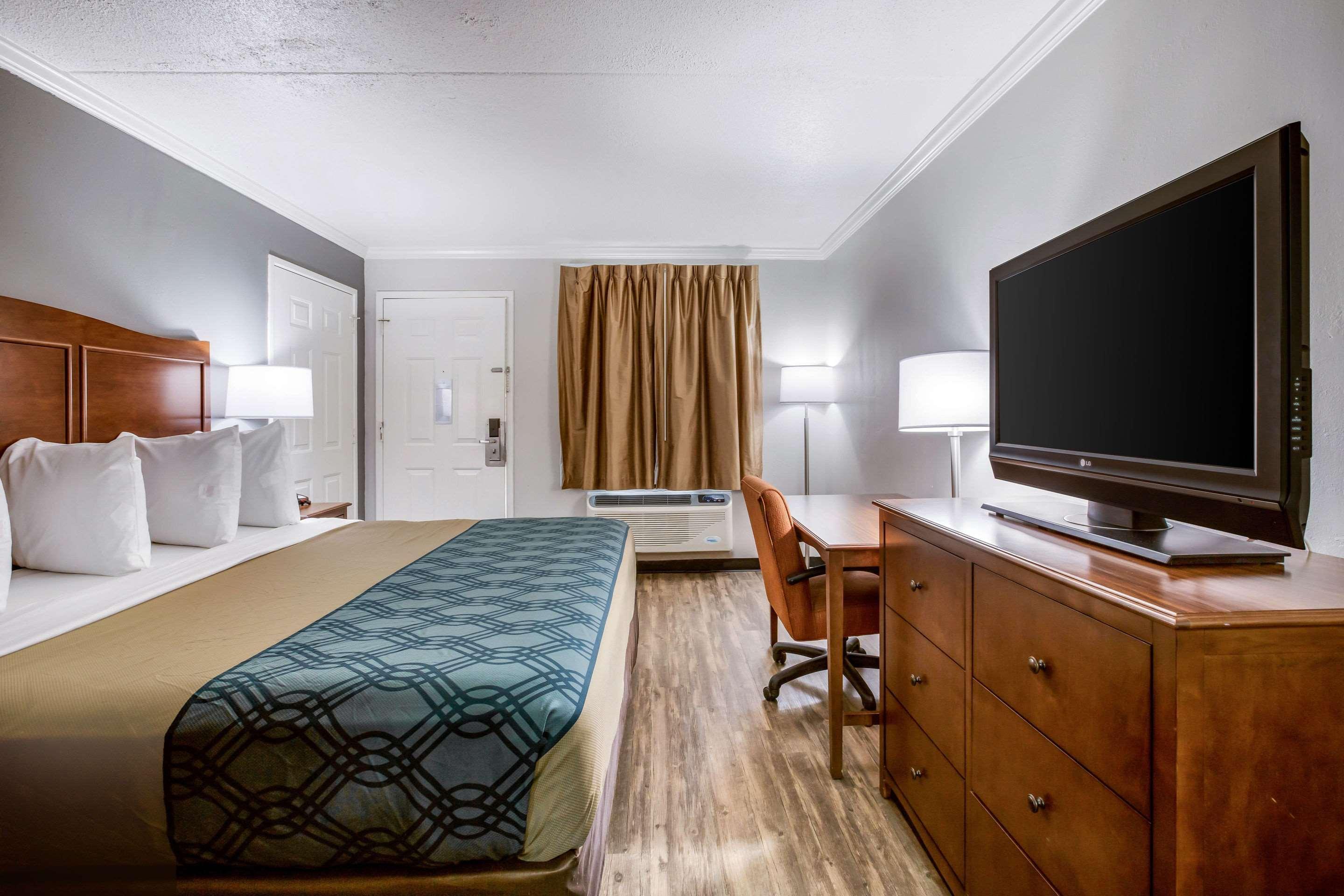 Hotel Econo Canton
