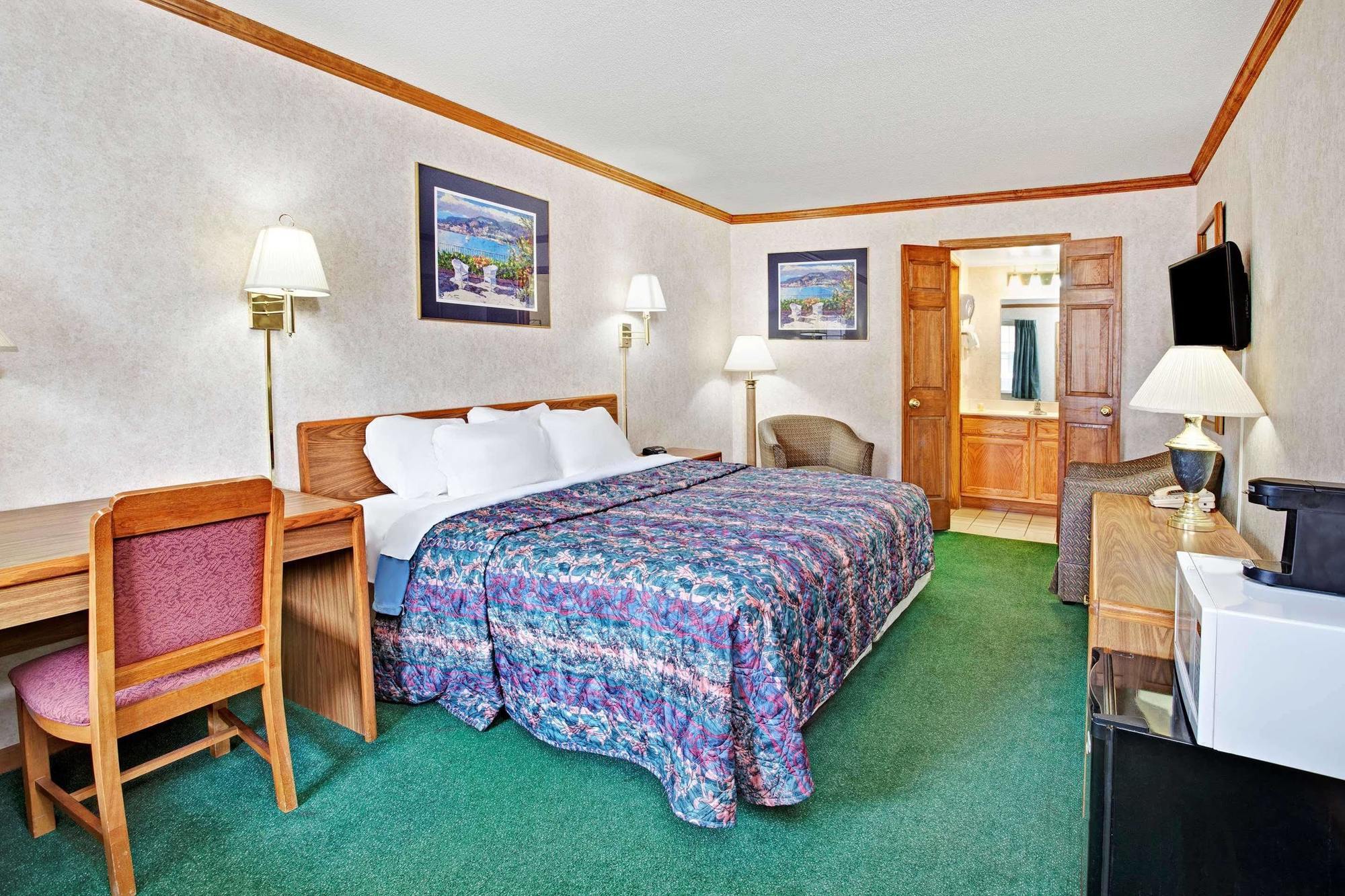 Econo Hotel 2*