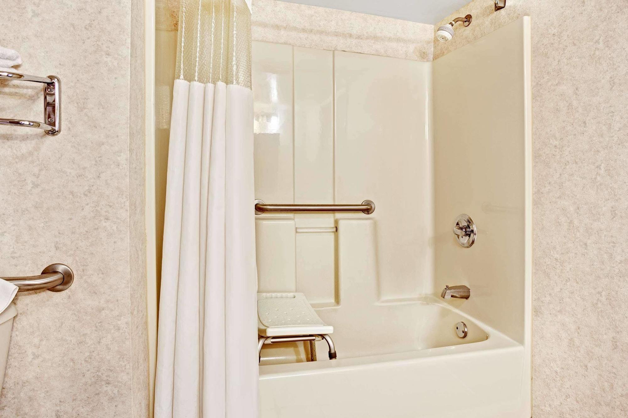 Hotel Econo Canton